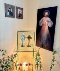 Pokłon parafian w ośrodku Miłosierdzia Bożego w Wilnie 